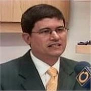 Profesor de Derecho con posgrados en Derecho constitucional, administrativo y de Empresa, experiencia de 10 años en docencia universitaria, amplios conocimientos legales, habilidades de comunicación efectiva y enfoque en el éxito del estudiante. Ofrece cl